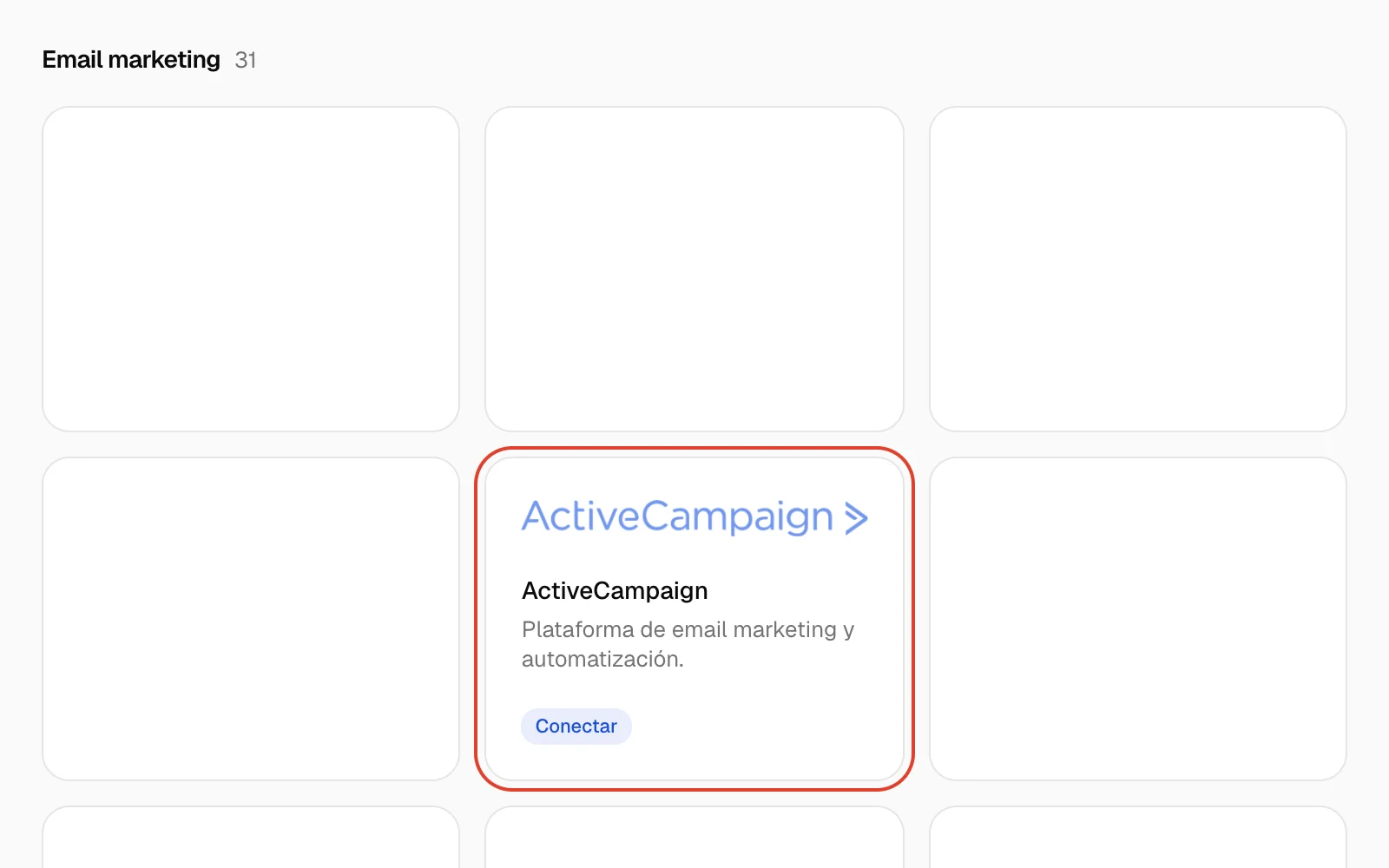 Página Integraciones de Qualisend con el mosaico de ActiveCampaign resaltado en Email marketing
